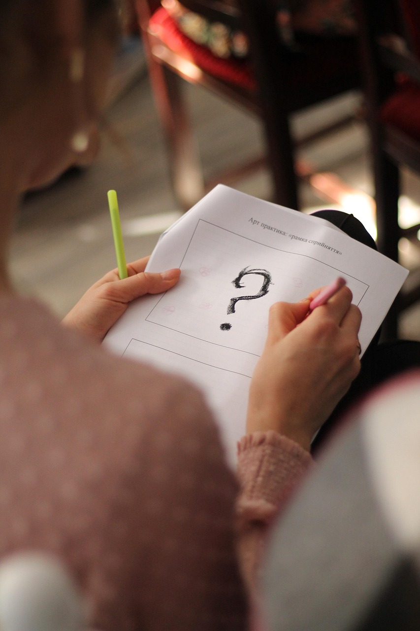 Prepárate question, woman, hand, sign, question, question, question, question, question