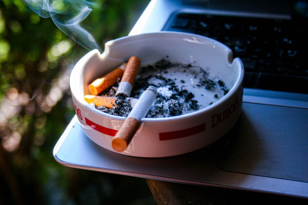 hipnosis_Fobias cigarette, tobacco, smoke, smoking, ash tray, cigarette, cigarette, smoke, smoke, smoke, smoke, smoking, smoking, smoking, smoking, smoking